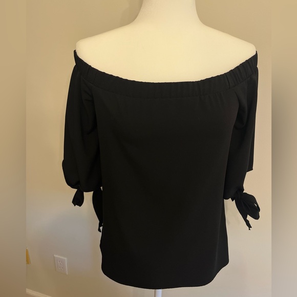 Elegant Off-Shoulder Blouse - Picture 1 of 4